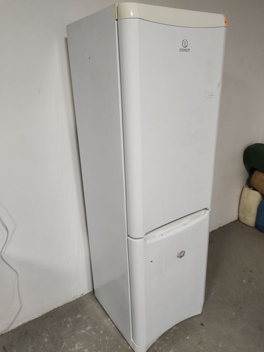 Холодильник Indesit 187 cm. з Європи.