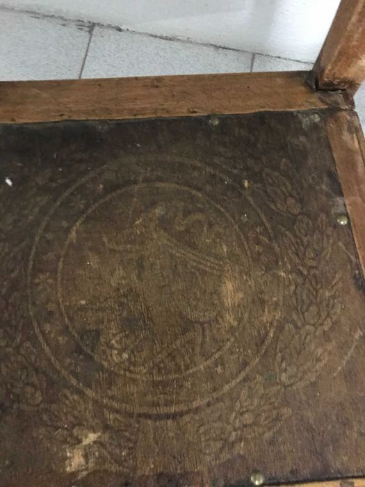 Cadeiras antigas para aulas de restauro