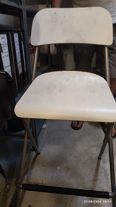 Cadeiras altas usadas