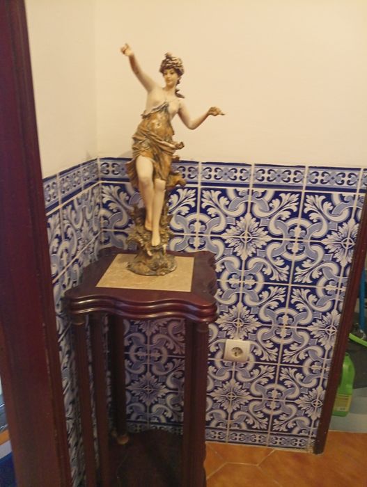 Estátua em Marfinite 52 cm*