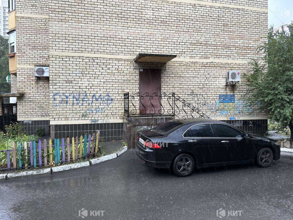 Продаж!  Фасад,68 м2 вул. Новодарницька - View 2