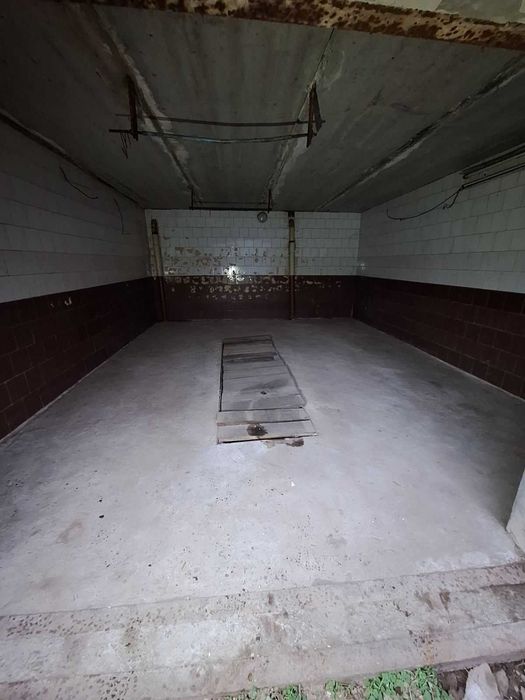 Продам гараж в центрі міста.