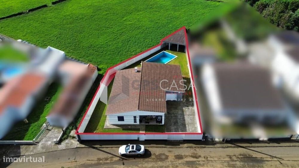 Moradia T3 com piscina em Santa Cruz