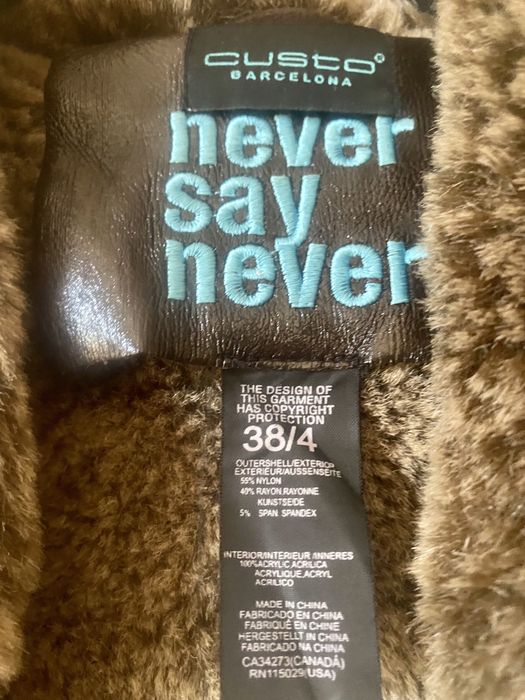 Casaco marca Custo Barcelona nº 38