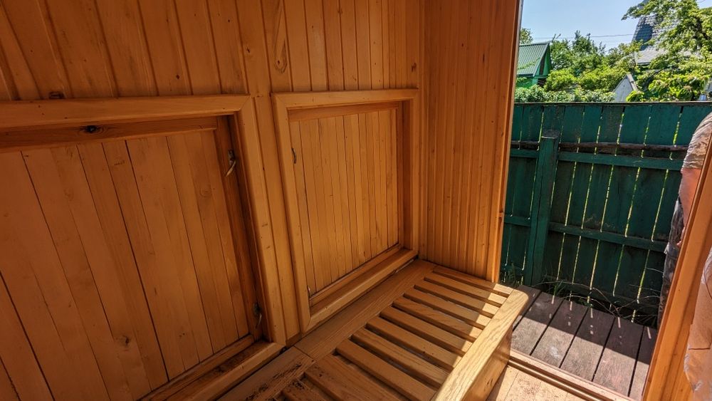 Будинок з бджолами. Апітерапія, сон на вуликах.