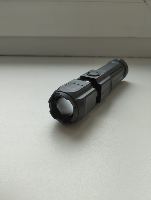 Фонарик пластиковый функция zoom