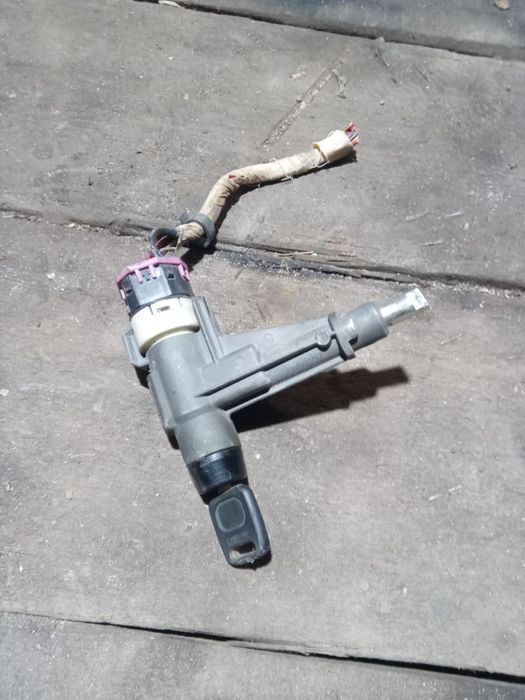 Замок запаленя на ауді 100