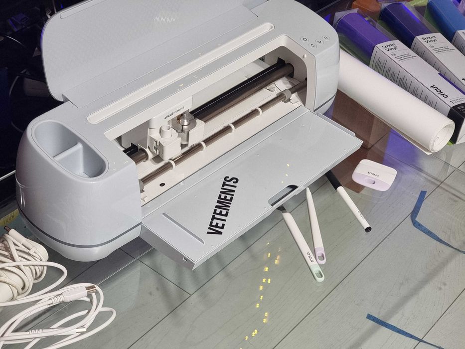 Cricut Maker 3 – komplet akcesoriów – stan bardzo dobry