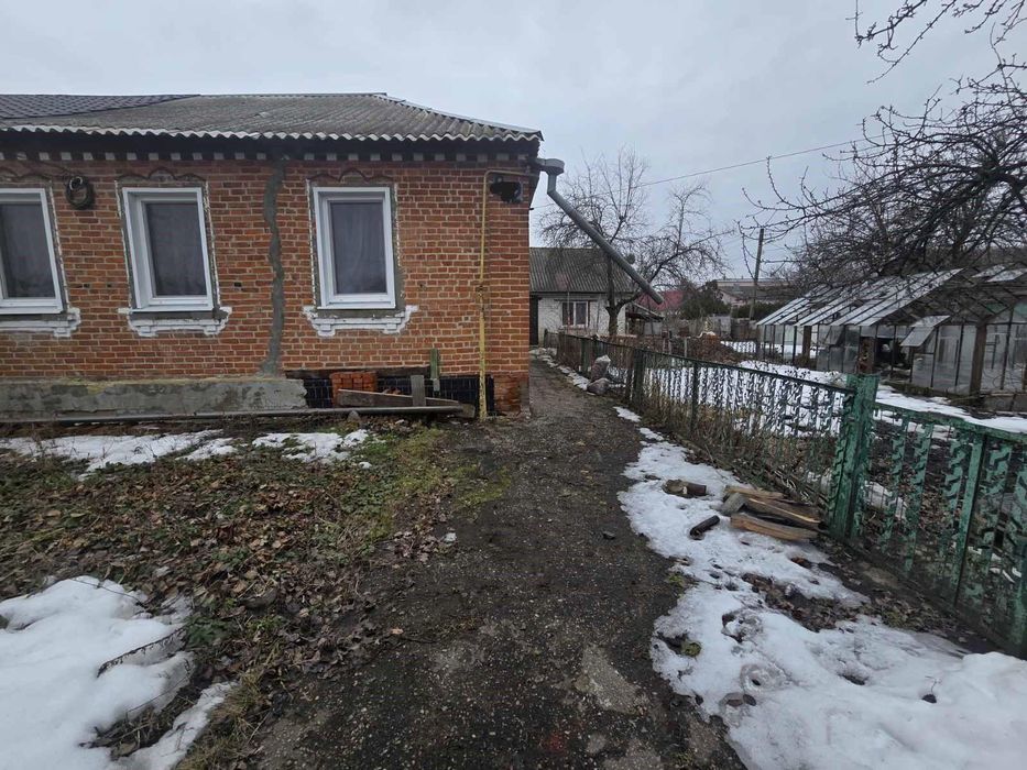 частина будинку з приватизованою ділянкою 7 соток. Роганський житловий