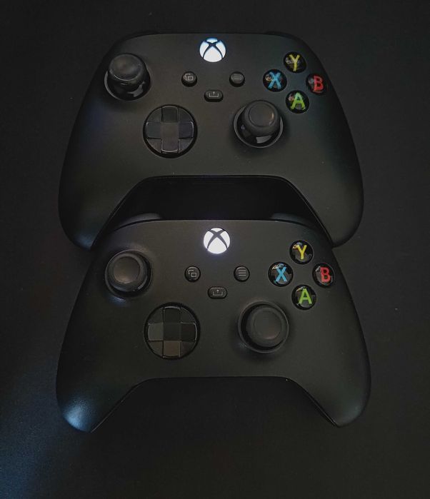 XBOX Series X 1тб + два геймпади