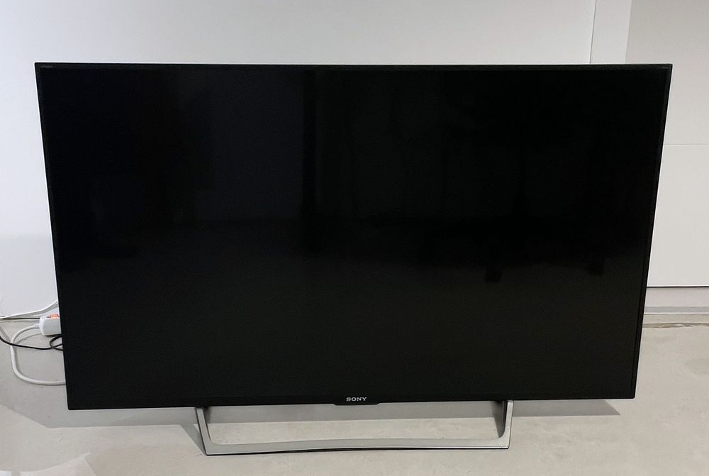 Sony Bravia 49" Full HD HDR Smart TV – Estado impecável