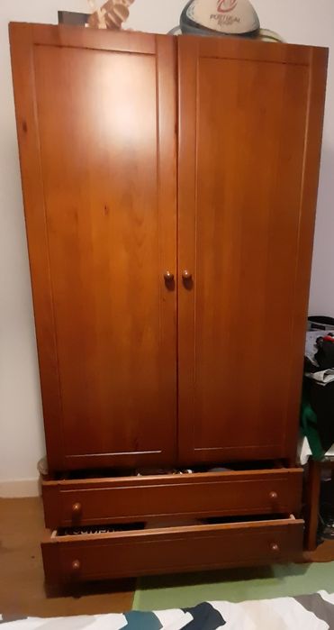 Roupeiro e  Cama e Escrivaninha - Mobilia quarto madeira cereje