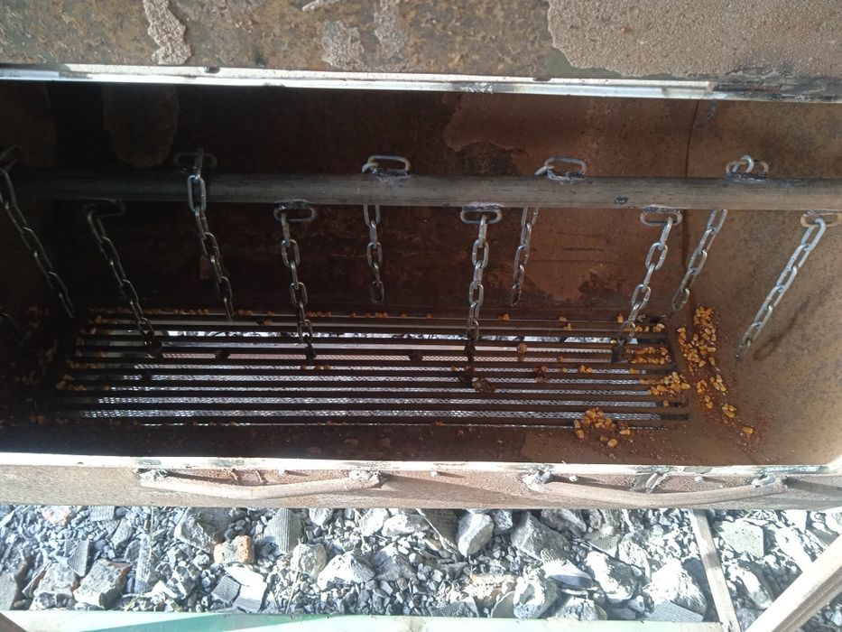 Кукурудз'яна дробарка , дробірка кукурудзи, в початках.