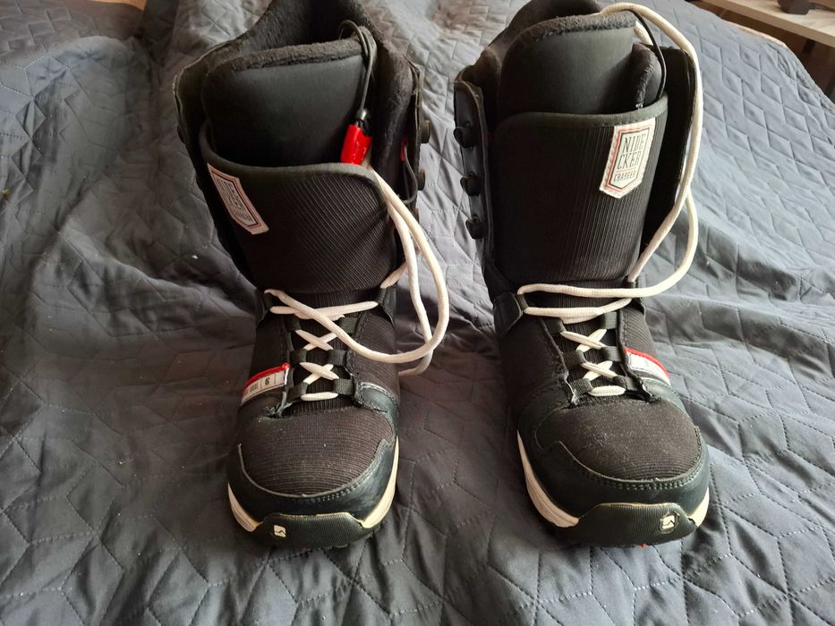 Buty snowboardowe.