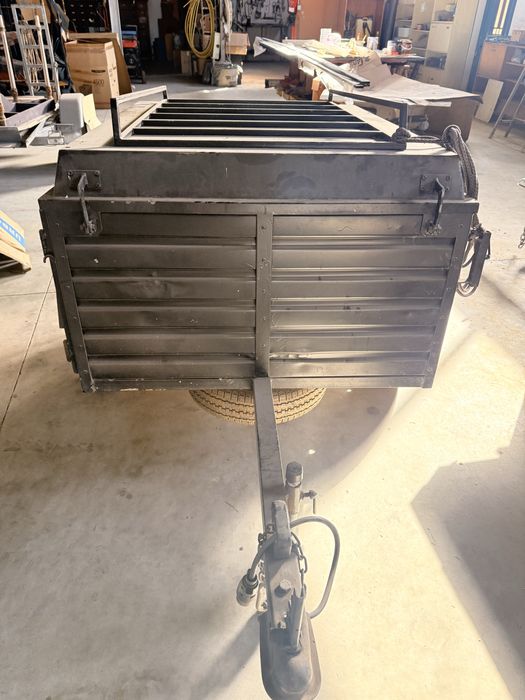 Atrelado para transporte de caes