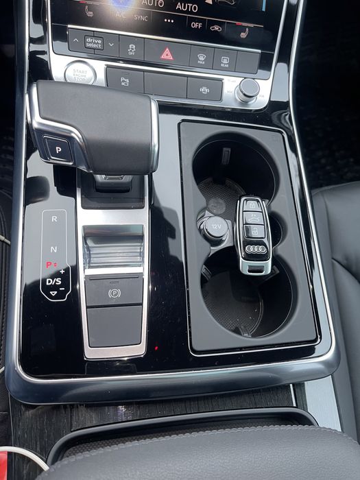 Срочно! Продаи Audi q7 2020 пробег 5000