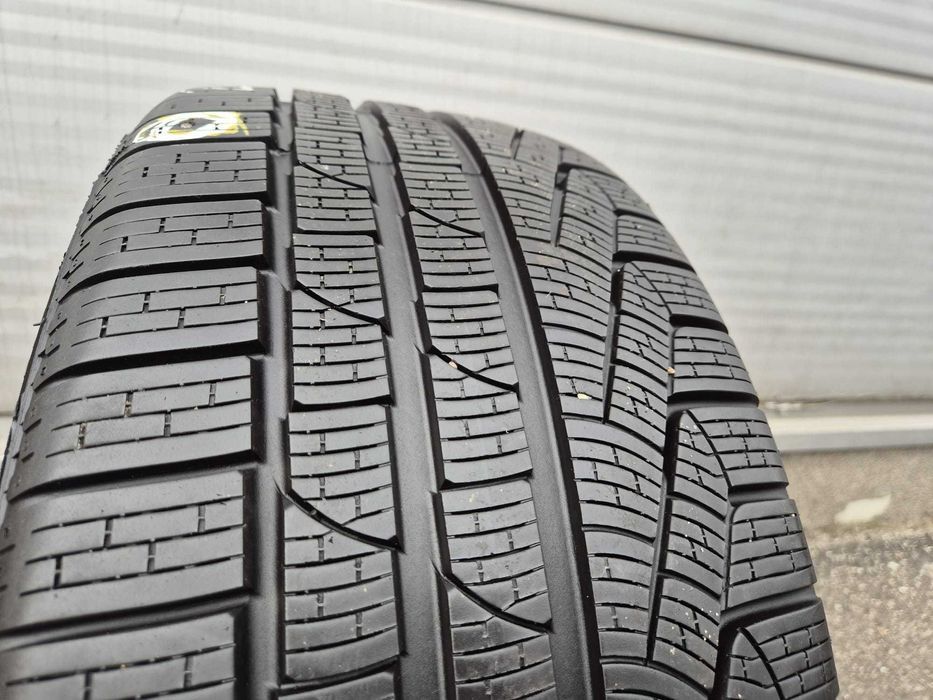 1x OPONA ZIMOWA 245/40/20 Pirelli Sotto Zero 2 XL 99V 2020R 7,8MM