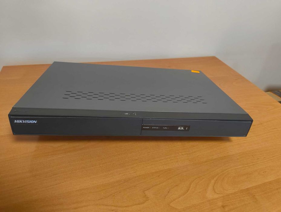 Cyfrowy rejestrator HIKVISION DS-7216HWI-SH/A