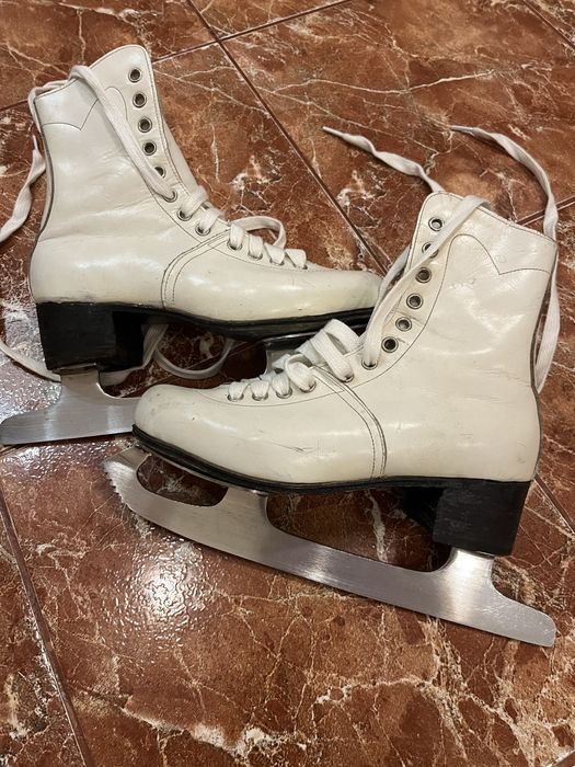 Ковзани фігурні жіночі