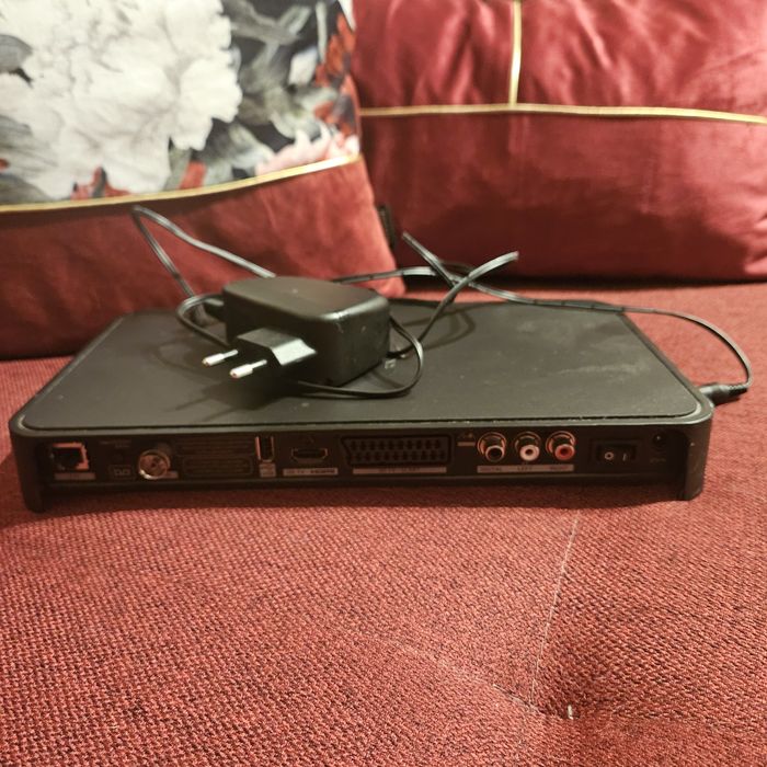 Dekoder Ariva x2 + UPC z pilotami