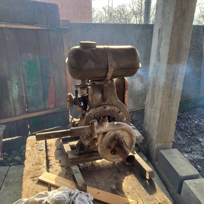 Бензинова мотопомпа