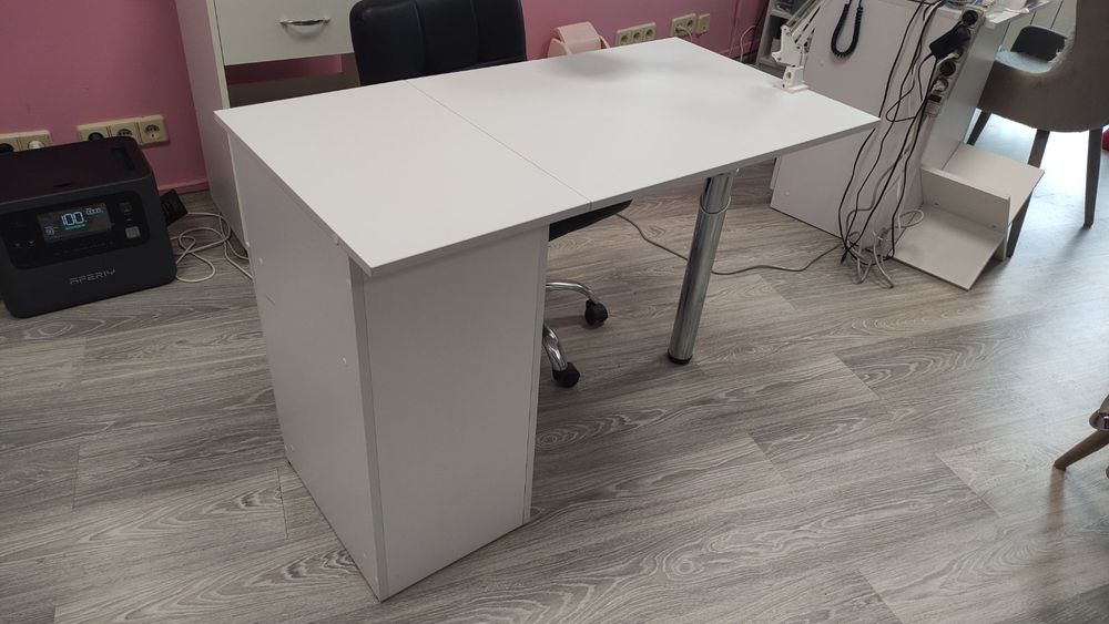 Продам меблі для студії краси