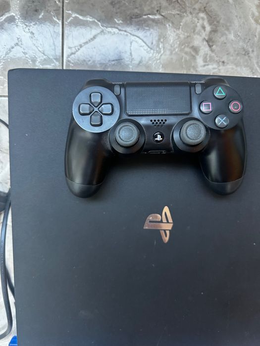 PS4 Slim + comando + 3 jogos