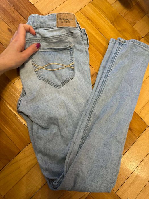 spodnie jeansy 
rozmiar: xs 34 
gładkie
marka: abercrombie & fitch