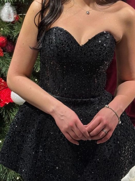 Сукня корсетна. Баска та спідниця