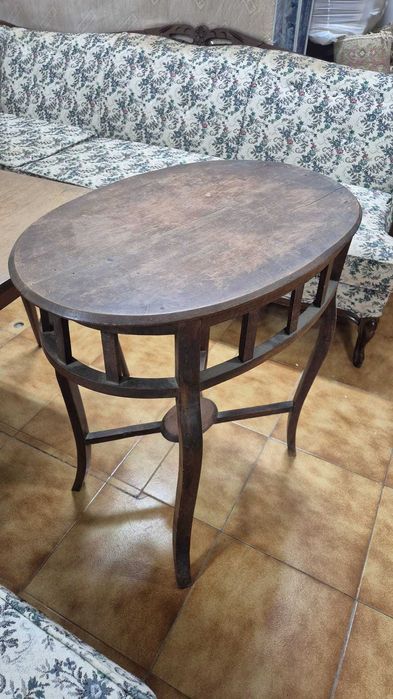 Mesa antiga de madeira