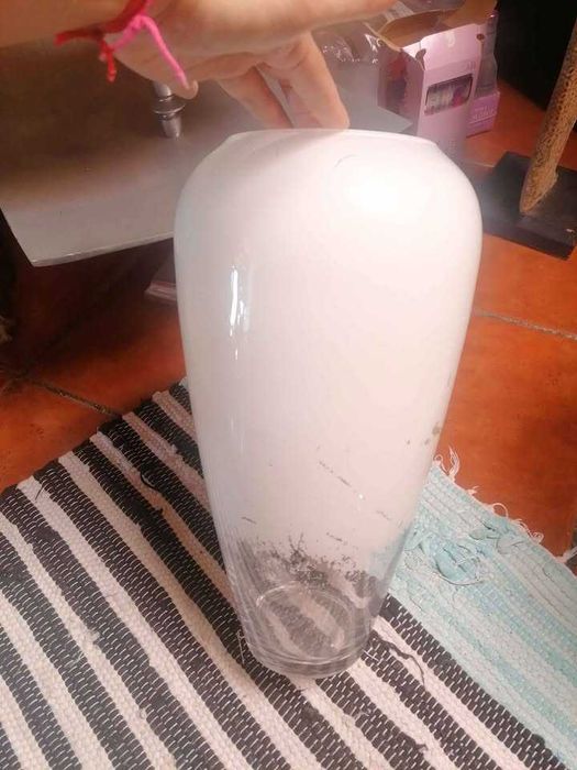 Jarra branca e alta para Flores