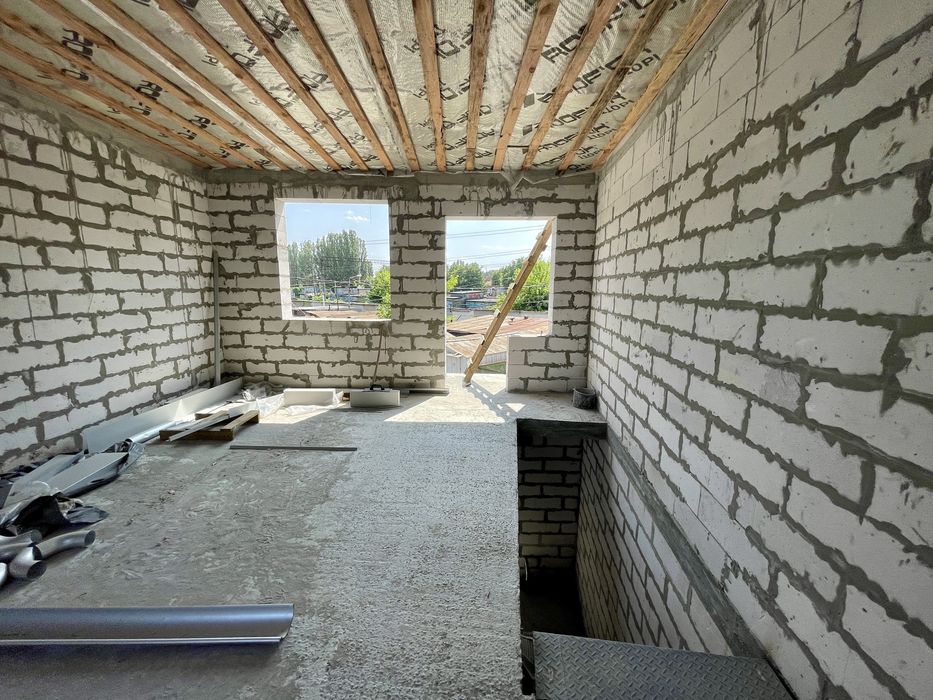 Продам ангар 180 м2. + офис 70 м2., (общая 250 м2.) ул. Белецкого, 38