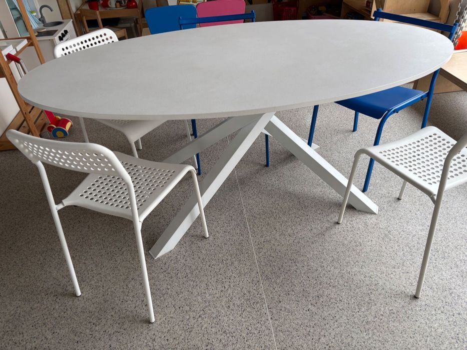 Stół owalny biały IKEA