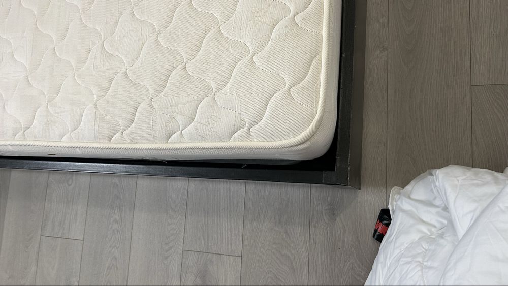 Cama preta 190x 140