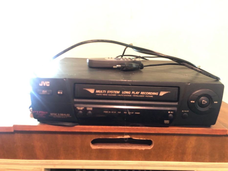 Видеомагнитофон JVC