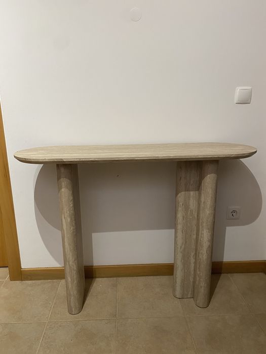 Consola/ movel de entrada