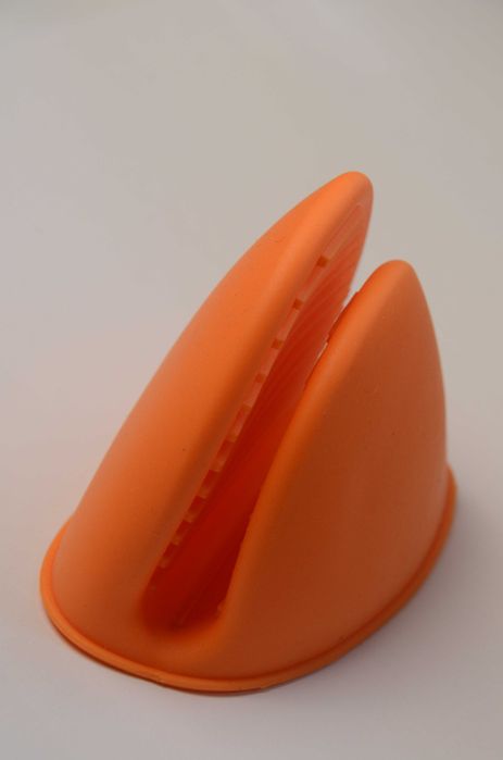 Кухонне приладдя прихватка силіконова, овочечистки, ролик на вареники