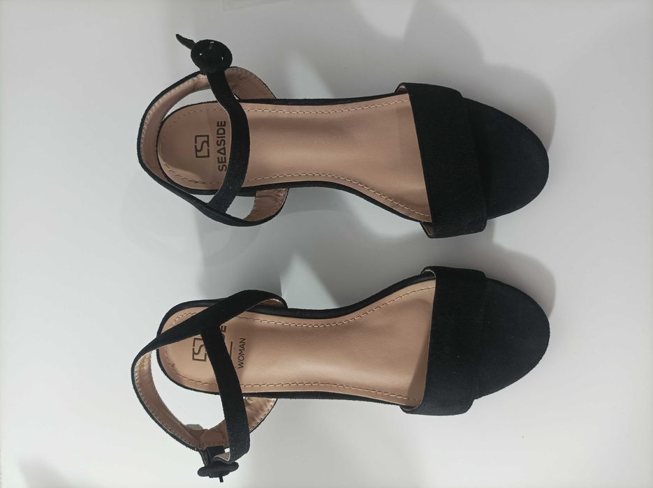 Sandálias pretas de salto Seaside