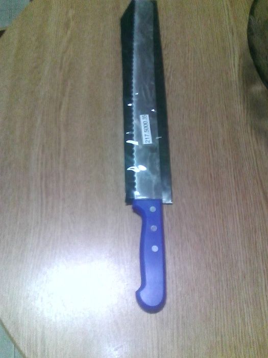 Facas de serrilha diversas
