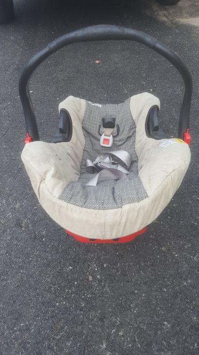 Ovo para  transporte  e  passeio  para  bebês