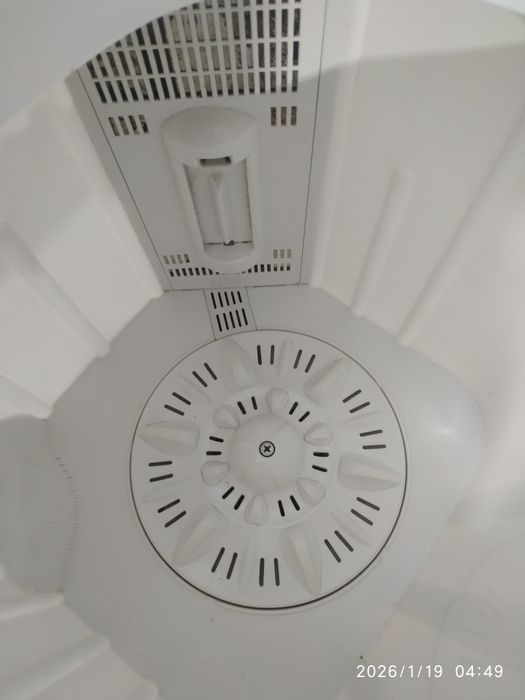 Продам стираную машинку малютка