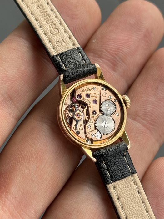 Zegarek damski Omega - złocony