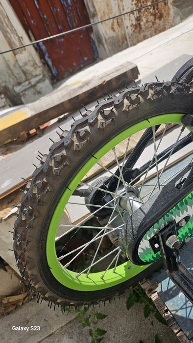 Bicicleta com rodinhas laterais (Prir Velho)