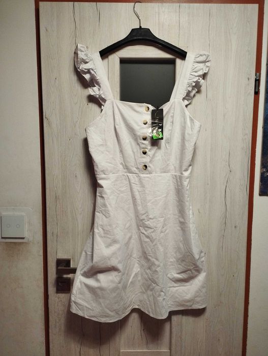 Nowa Biała sukienka