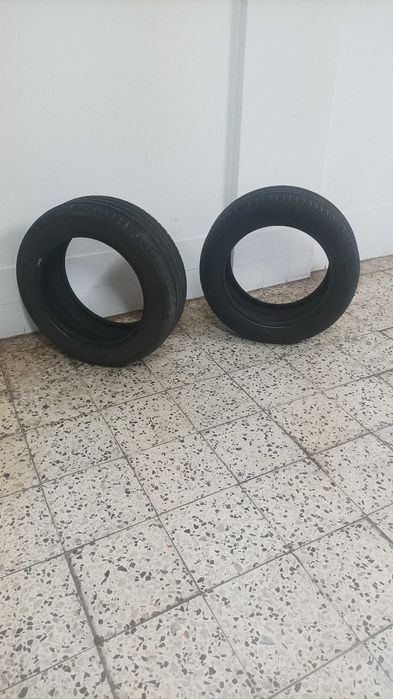 Um par de Pneus 205 /55/r16
