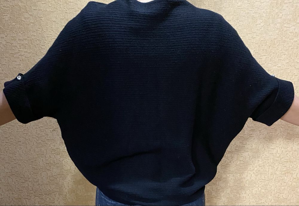 Продам  свитер стильный