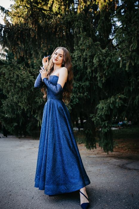 Вечірня/святкова сукня на випускний синього кольору з глітером