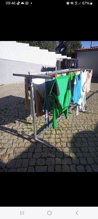 Estendais novos galvanizados com rodas, são desmontáveis.