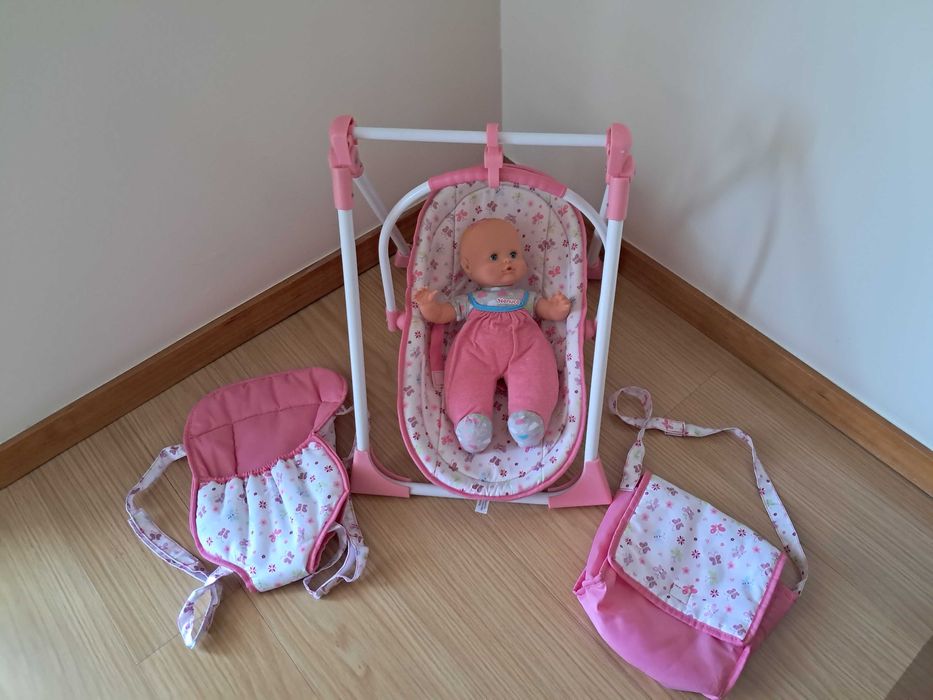 Nenuco e acessórios de passeio e lazer