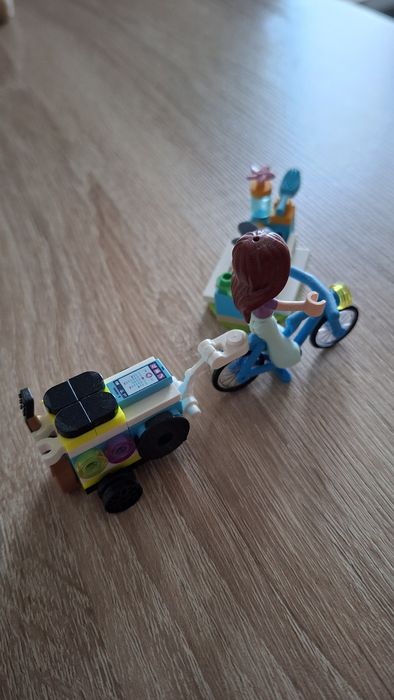 Lego friends 30658 ,,Muzyczna przyczepa"